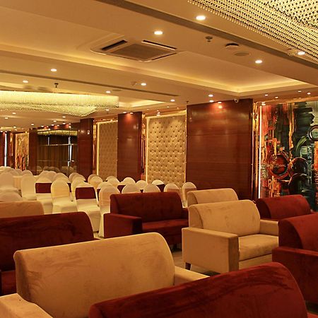 Hotel Ascent Biz Нойда Екстер'єр фото