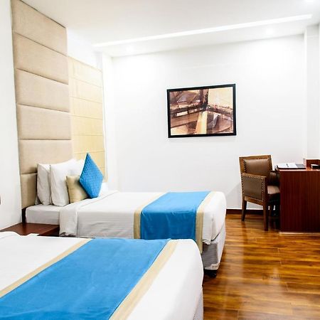 Hotel Ascent Biz Нойда Екстер'єр фото