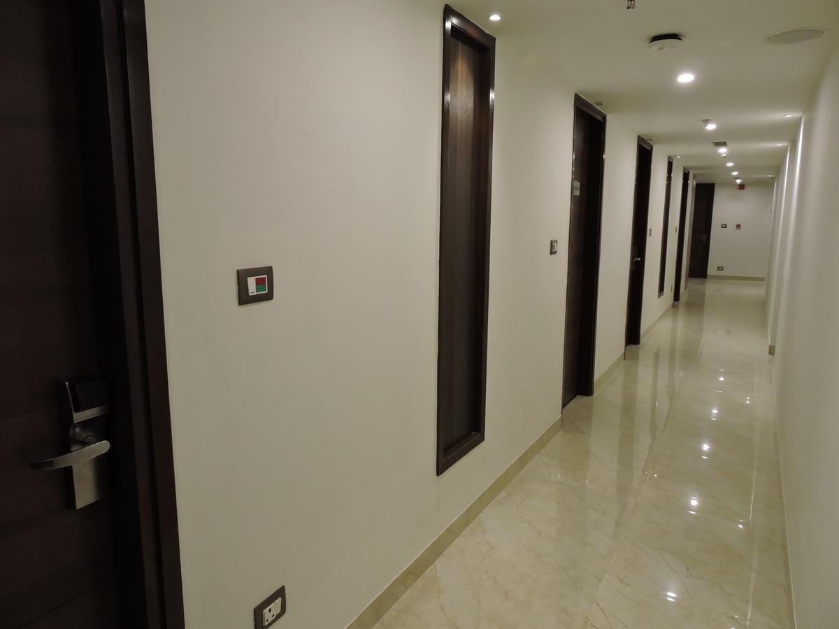 Hotel Ascent Biz Нойда Екстер'єр фото