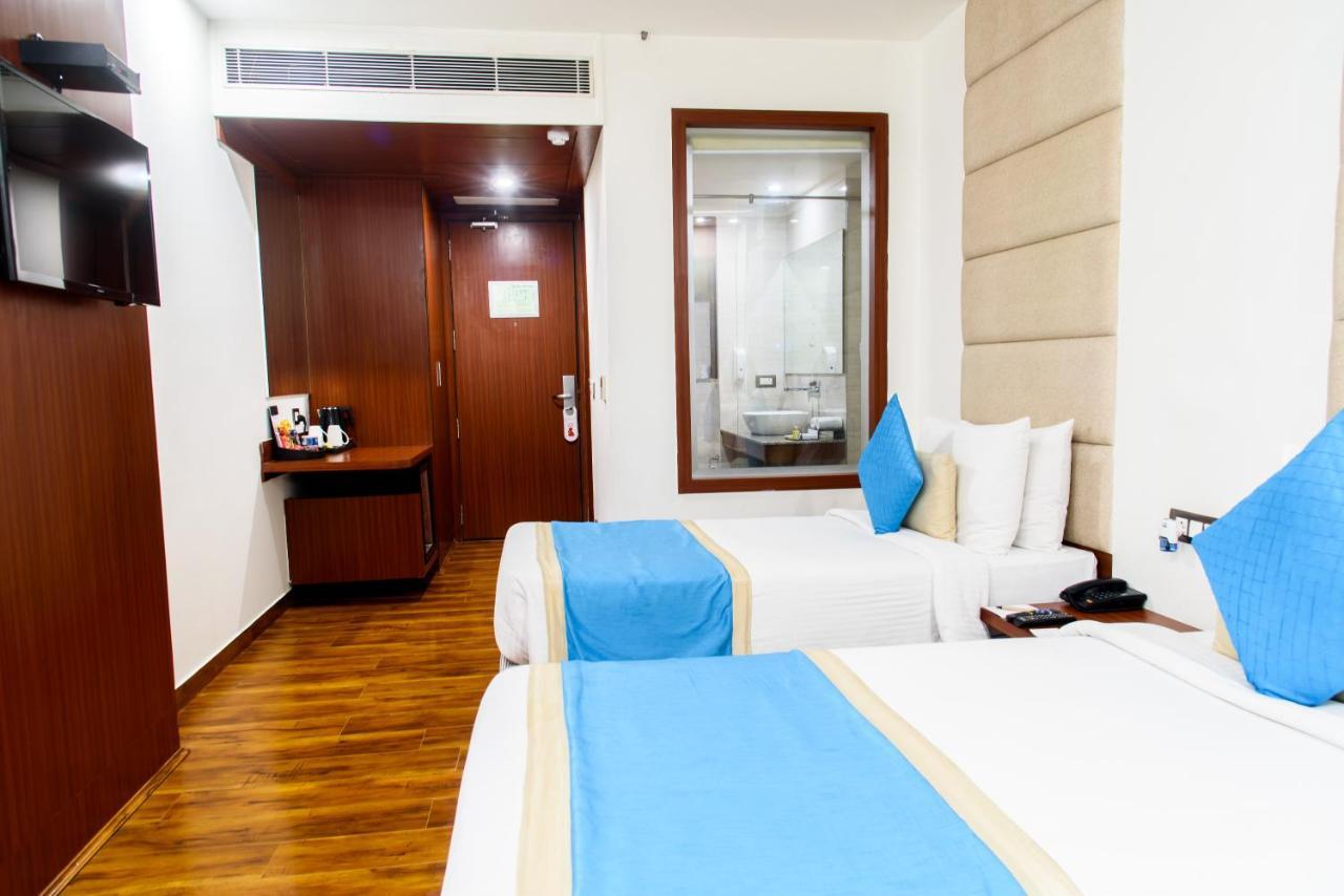 Hotel Ascent Biz Нойда Екстер'єр фото