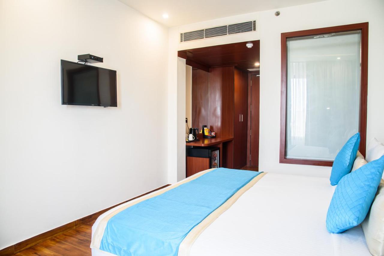 Hotel Ascent Biz Нойда Екстер'єр фото
