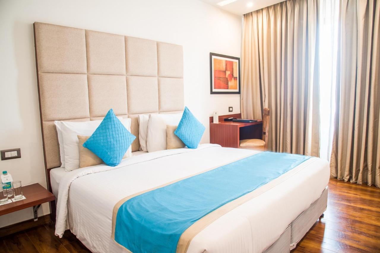 Hotel Ascent Biz Нойда Екстер'єр фото