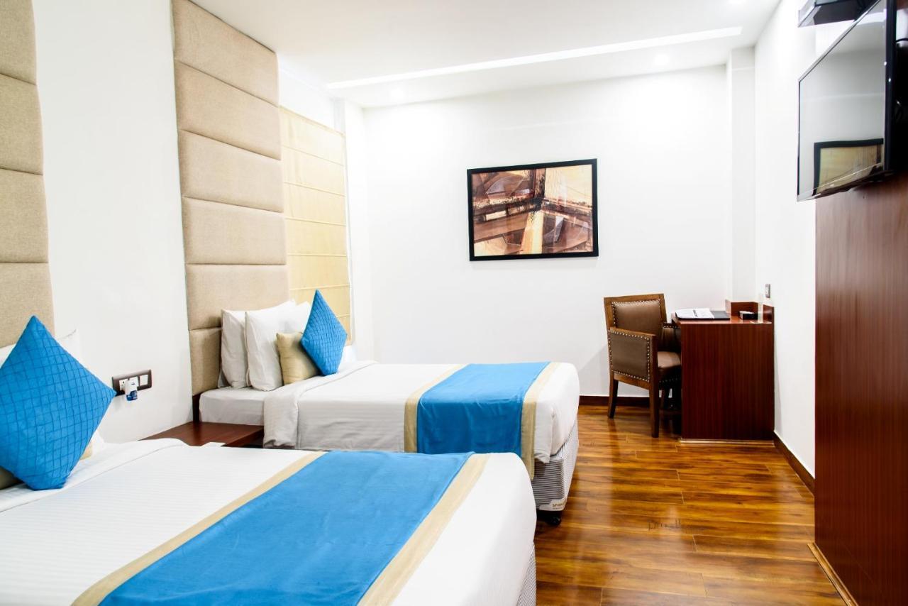 Hotel Ascent Biz Нойда Екстер'єр фото