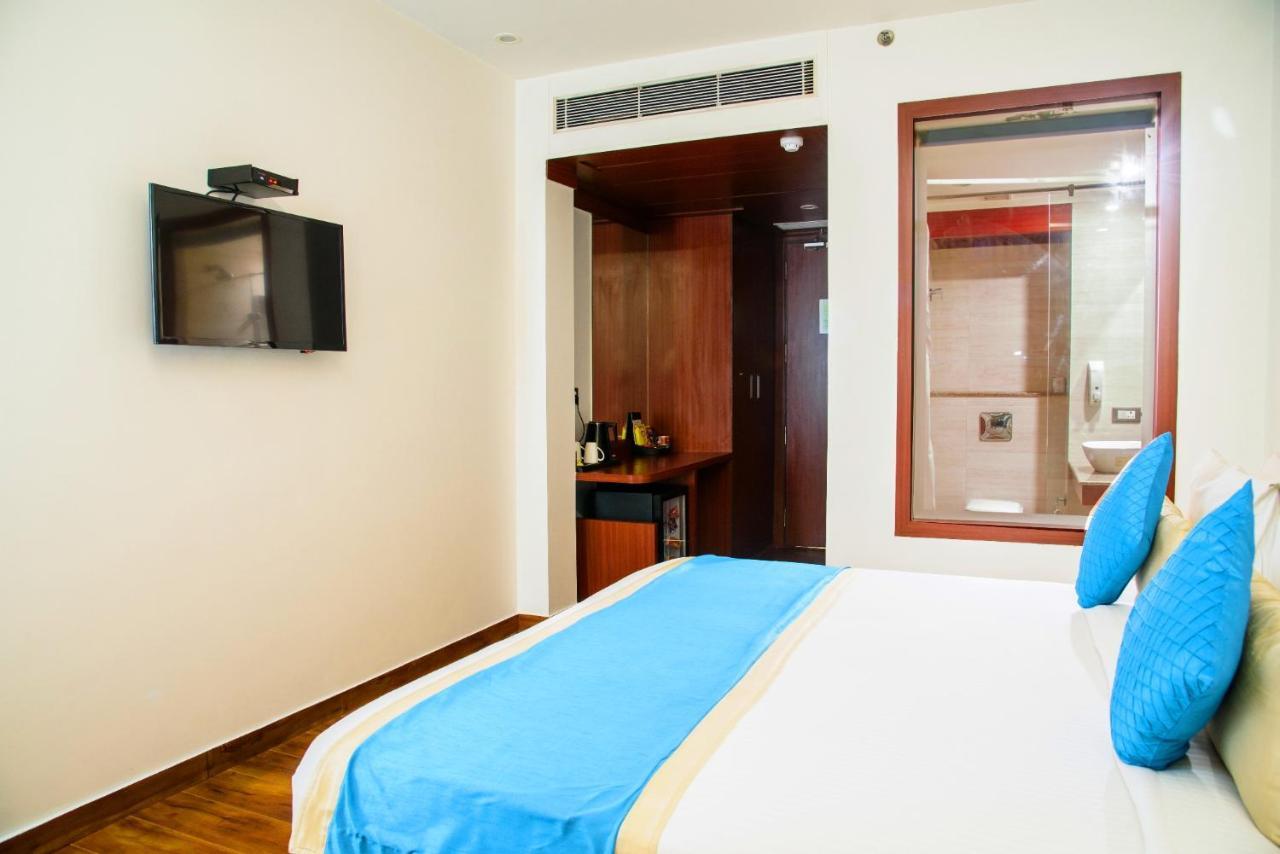 Hotel Ascent Biz Нойда Екстер'єр фото
