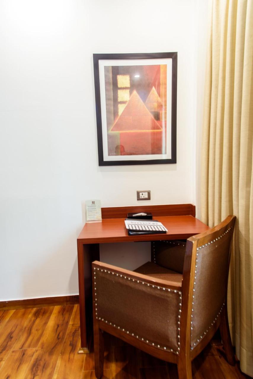 Hotel Ascent Biz Нойда Екстер'єр фото